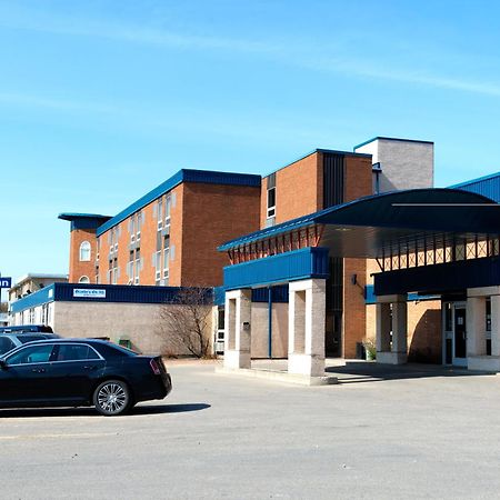 Days Inn By Wyndham Estevan Экстерьер фото